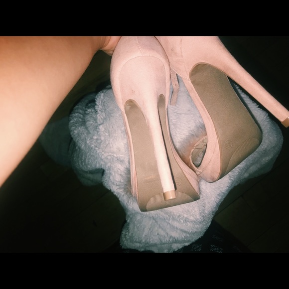 🌷 Pretty In Pink Gorgeous High-heels🌷 - Picture 2 of 3